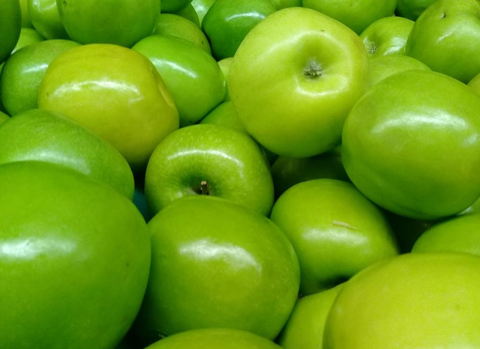 juicy green apples