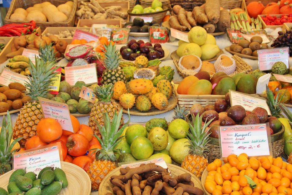 Fresh fruit in a box