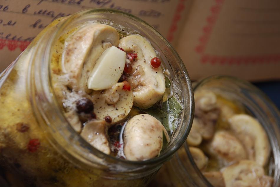marinated mushrooms in spices