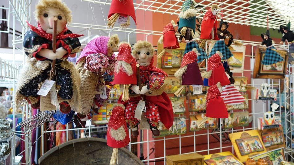 Market Sleeve Shopping dolls