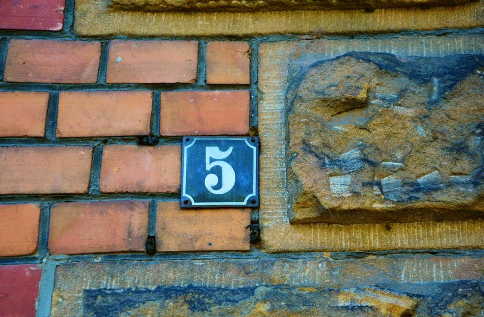 Hauswand House Number Wall