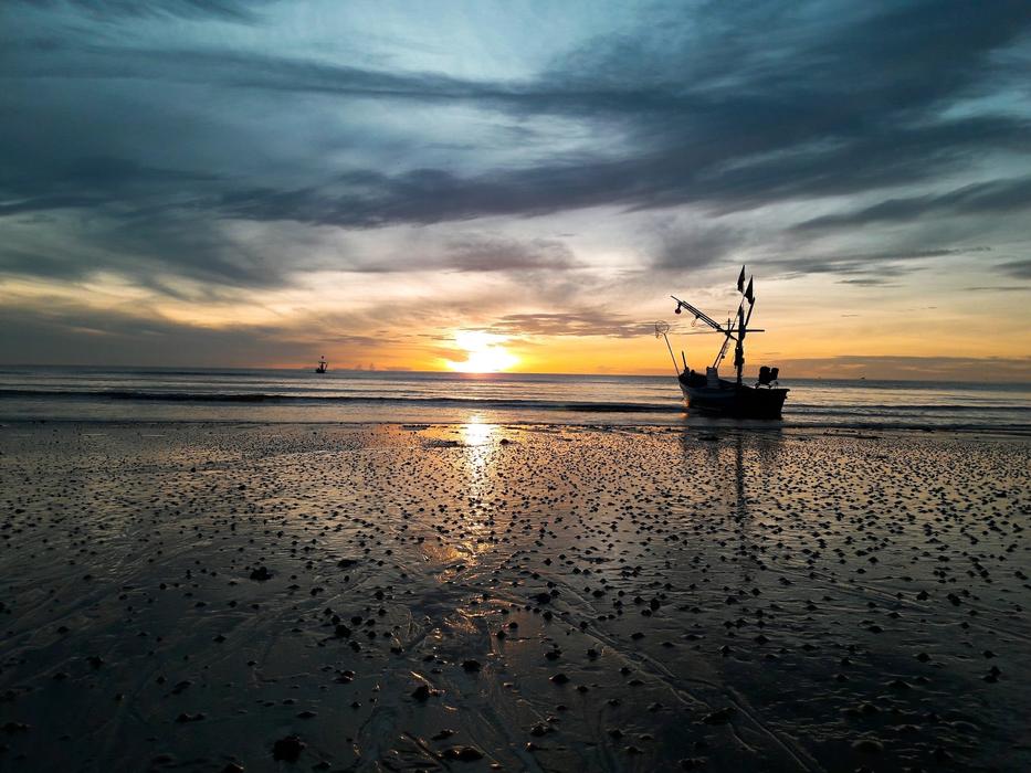 Hua Hin Beach Sea Ship