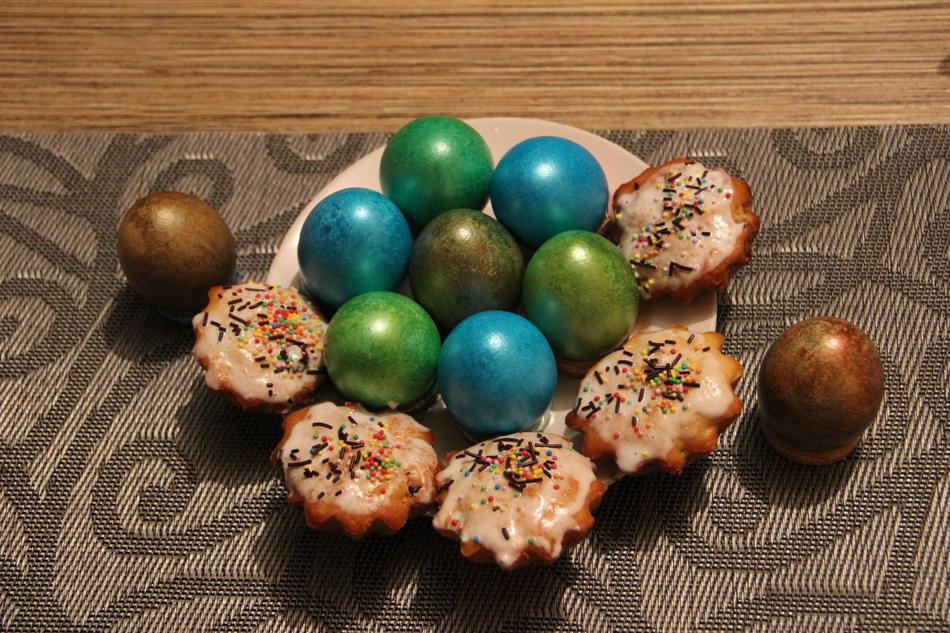 green eggs in plate