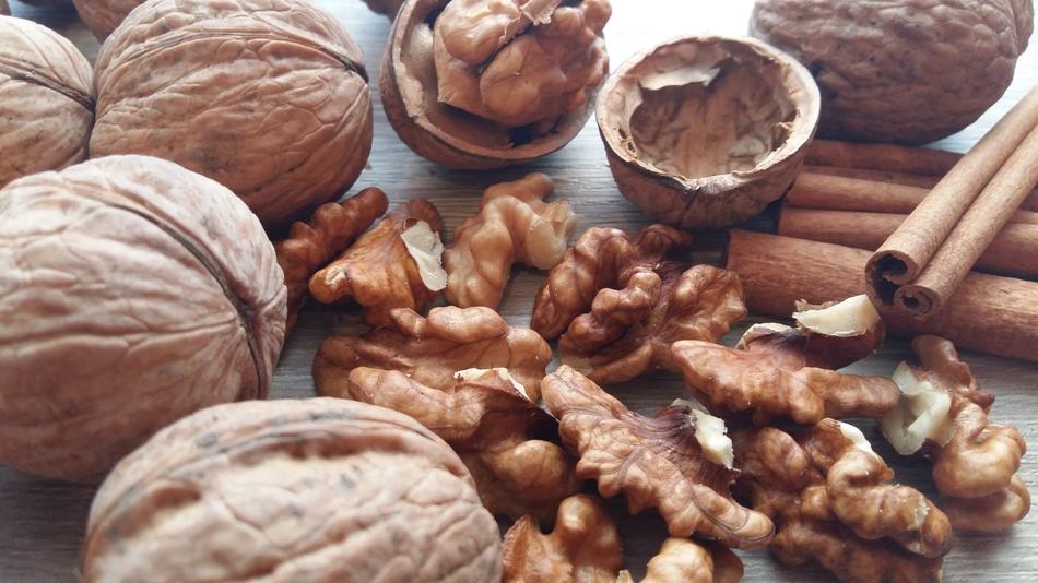 Healthy raw nuts