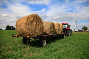 Tractor Vale Hay