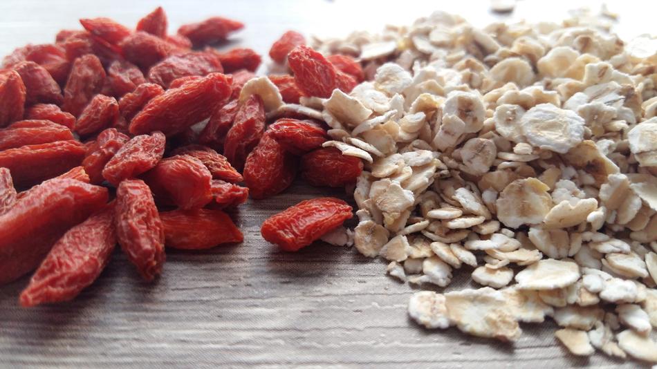 dried fruit with oatmeal