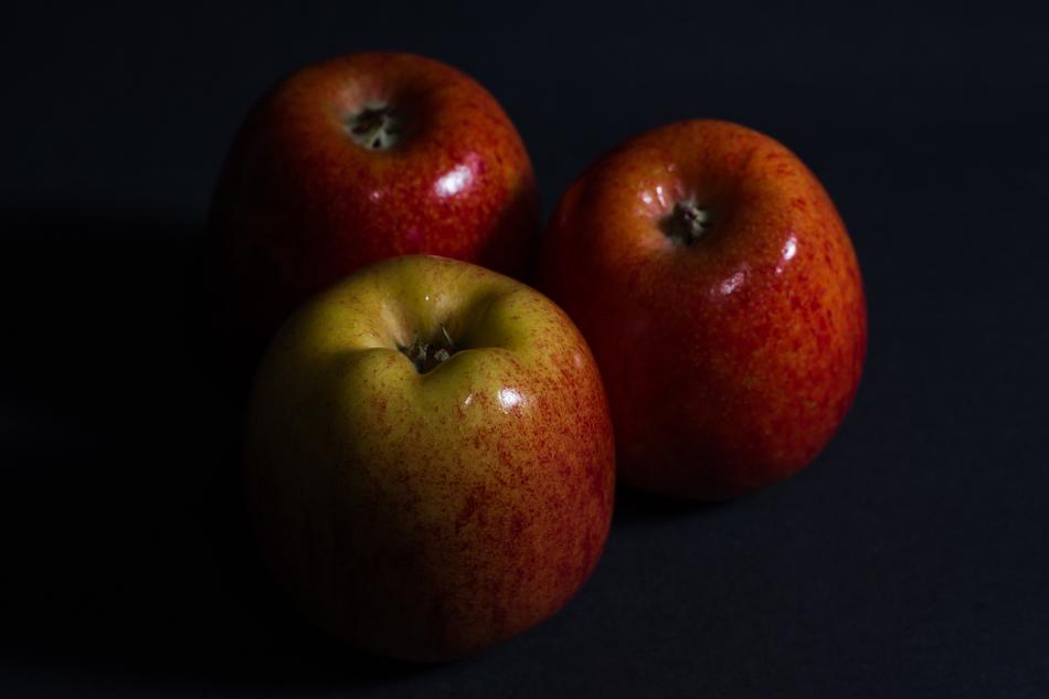 three juicy apples