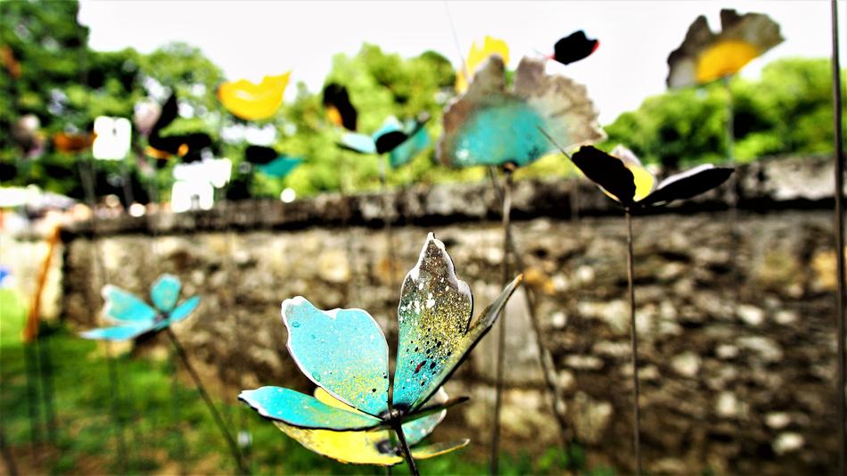 green leaves on the ground landscape