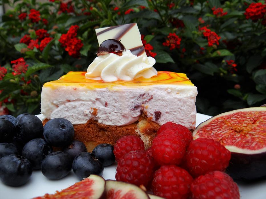birthday cream cake