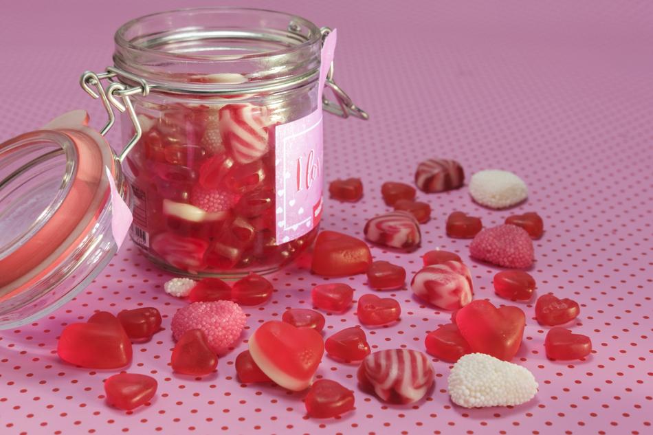 candy can red