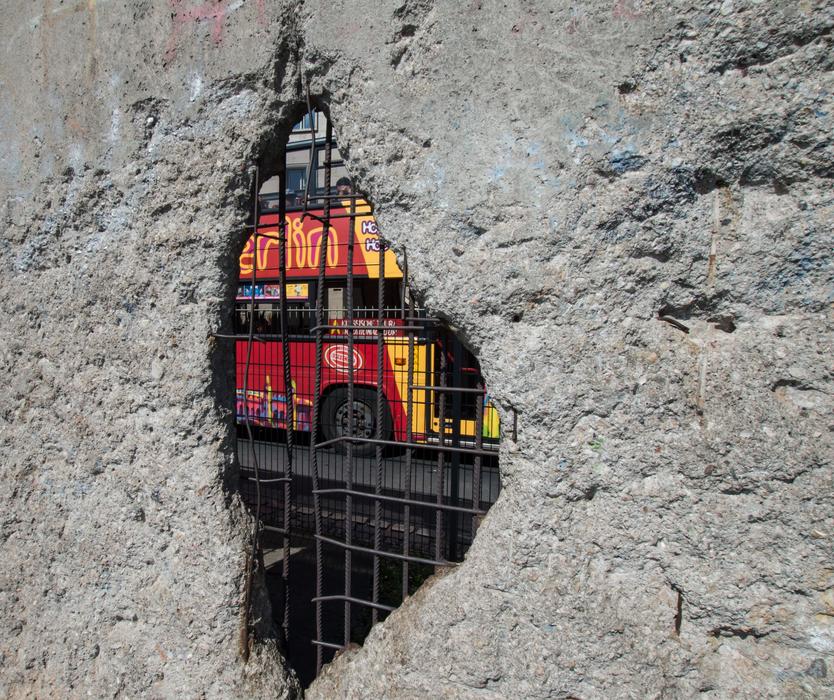Wall Berlin Bus