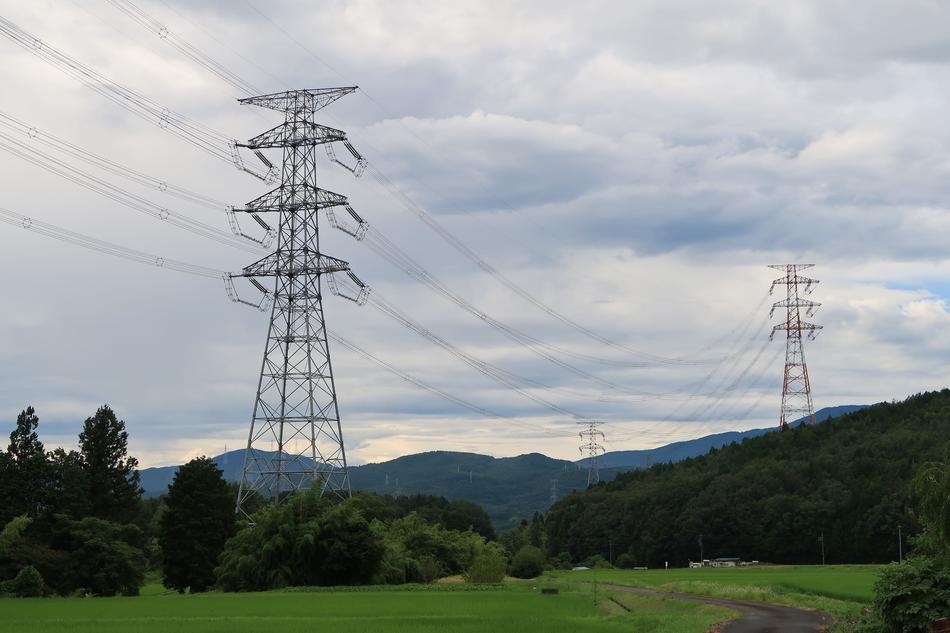 photo of high-voltage lines against the background of mountains in Japan