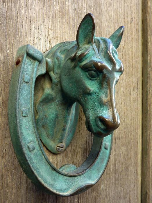 doorbell, bronze horse