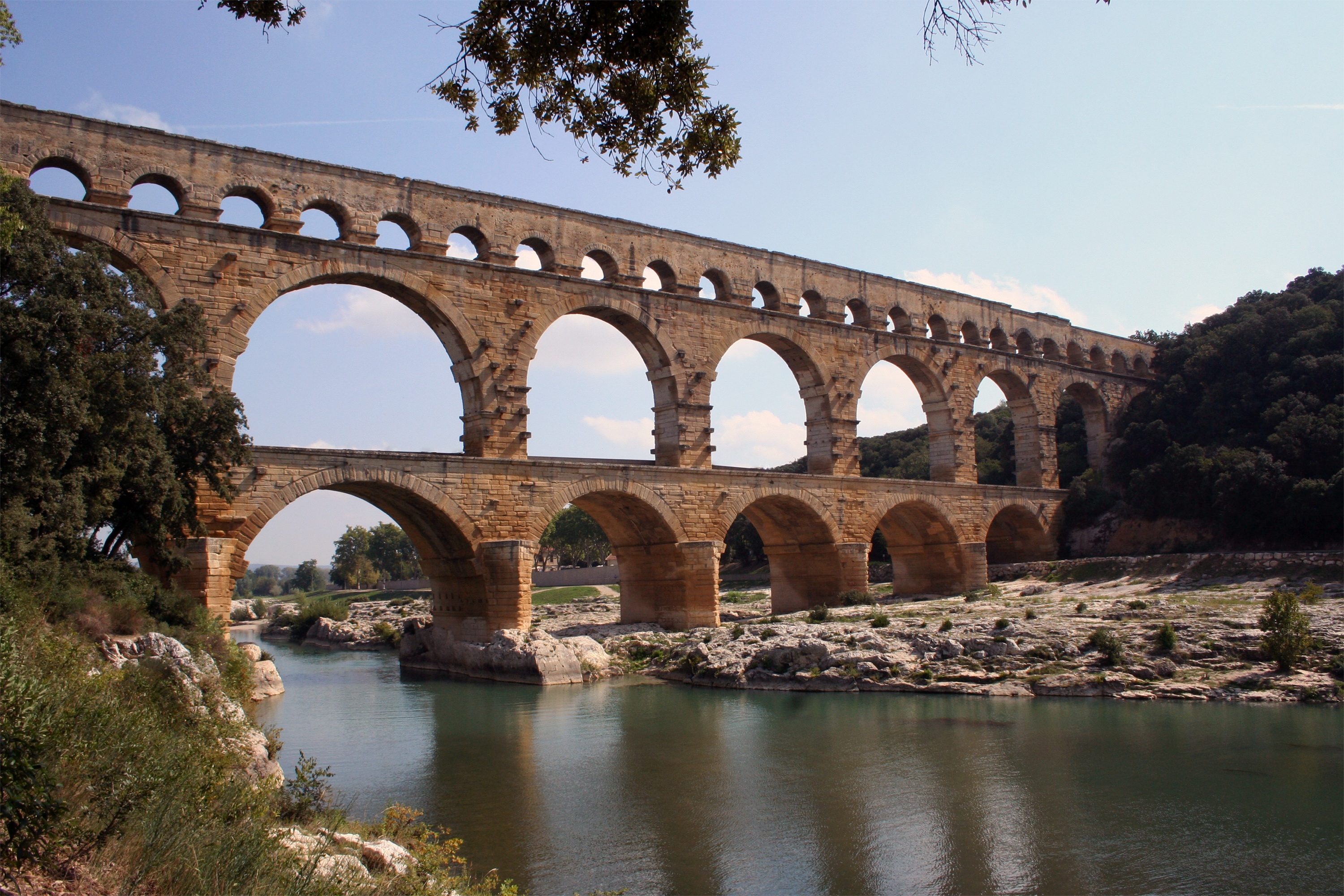 Римский водопровод. Акведук в Риме. Акведуки в древнем Риме. Акведук Пон-дю-гар. Акведук римской империи.