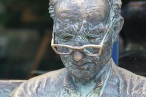 Statue Man Eye Glasses