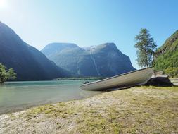 Lake Boat Mountains
