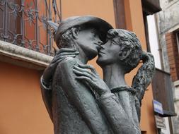 sculpture of a cute couple