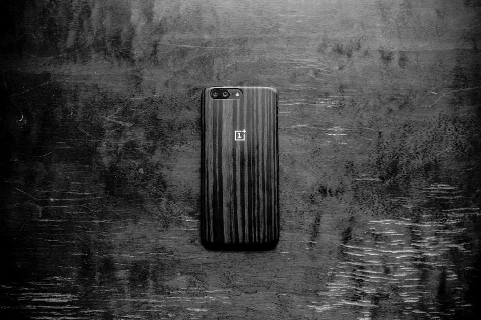 monochrome photo of Oneplus5 Oneplus Mobilephone