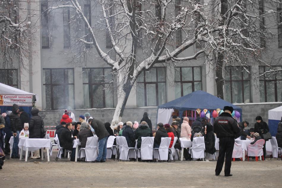 roadside cafe with people