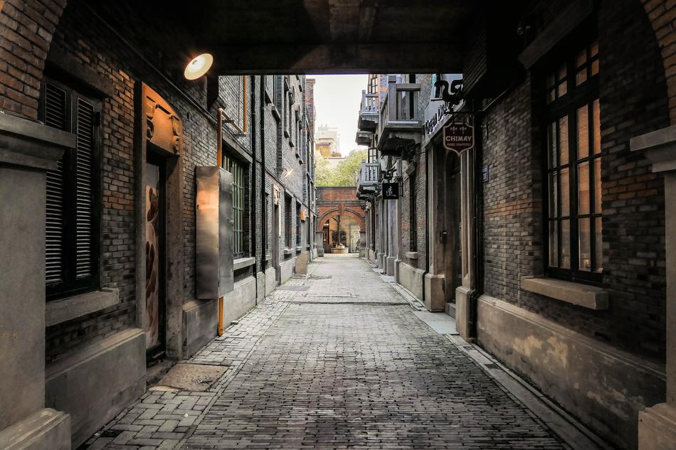 Alley Retro No One