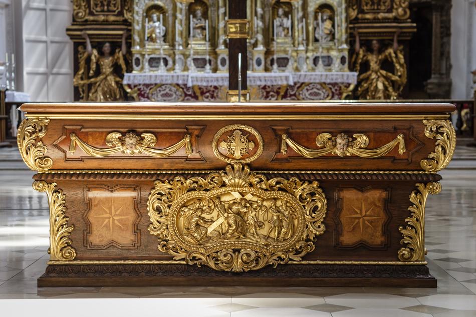Altar Wood Gold