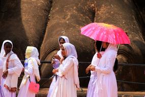 girls in traditional dress in sri lanka