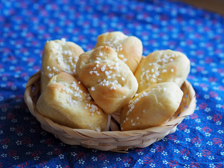 Sesame buns in a plate