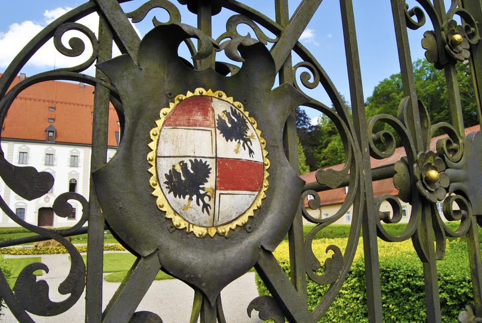 Emblem Castle Horn