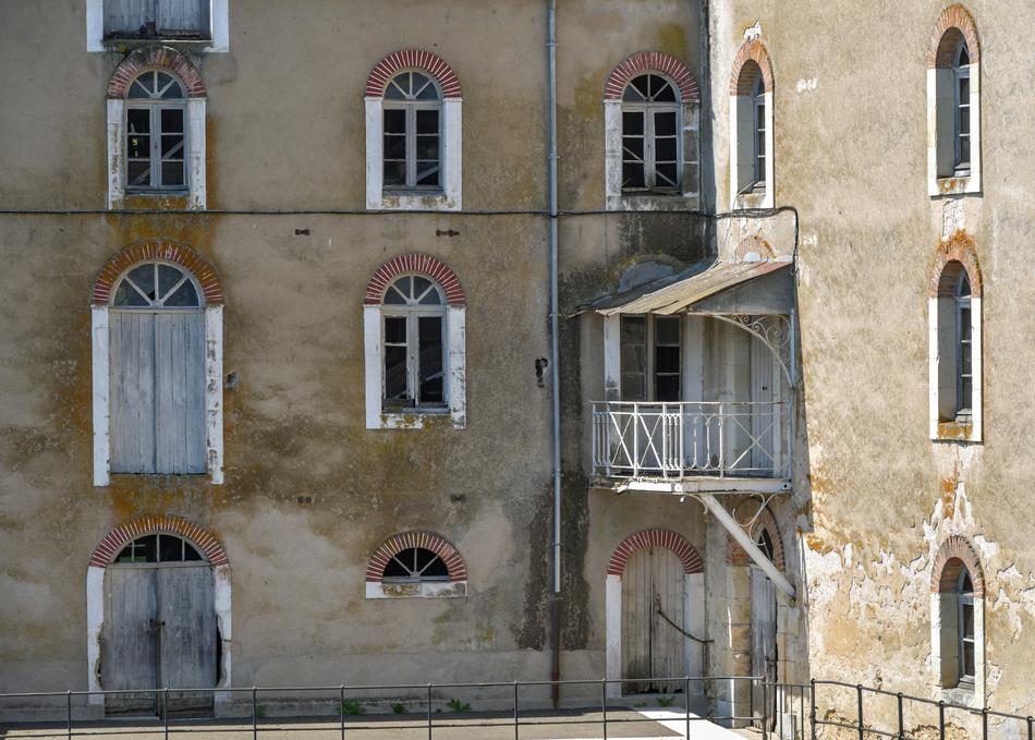 Facade House Old