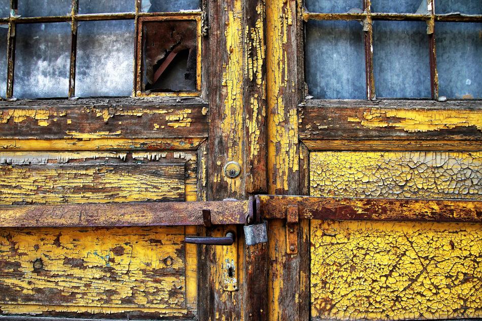 Old Rust The Door Lost