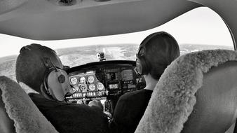 Diamond Da40 Landing Airplane