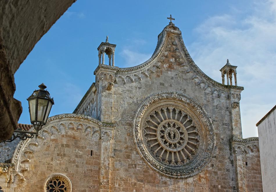 Ostuni Puglia Basilica Rose