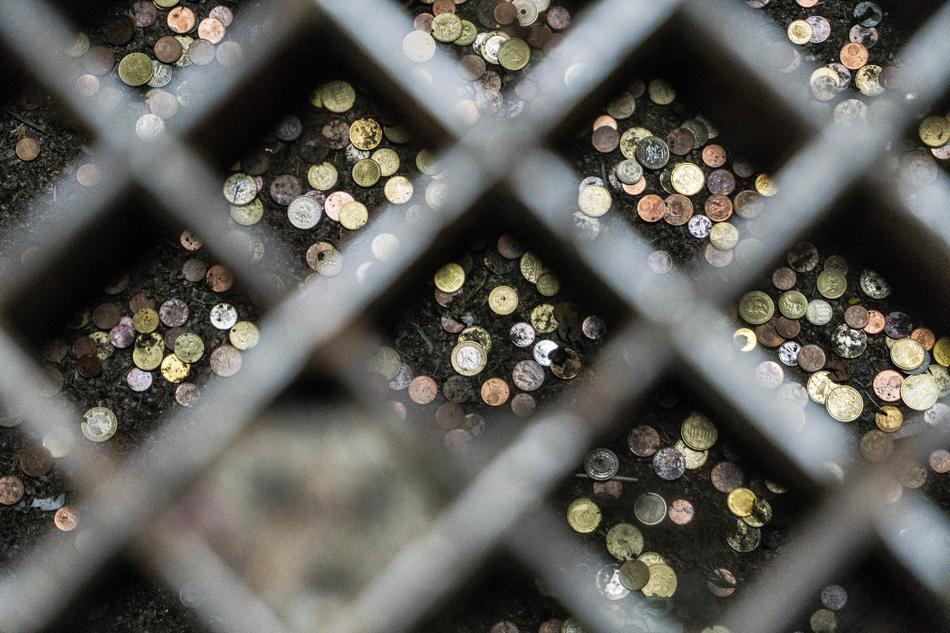 Coins Grille Church Steel