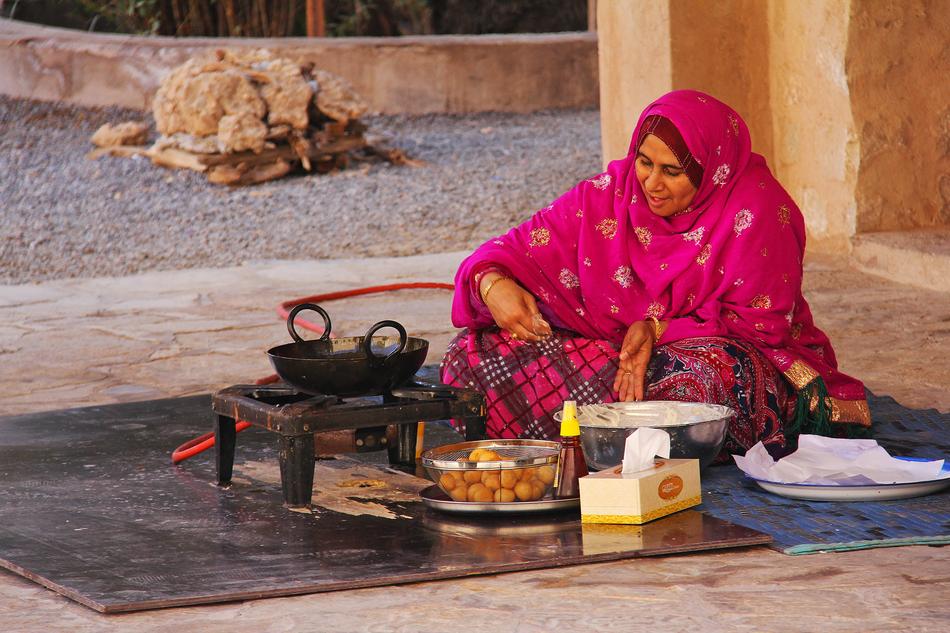 People Woman Nizwa Fort