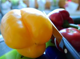 knife near the yellow pepper