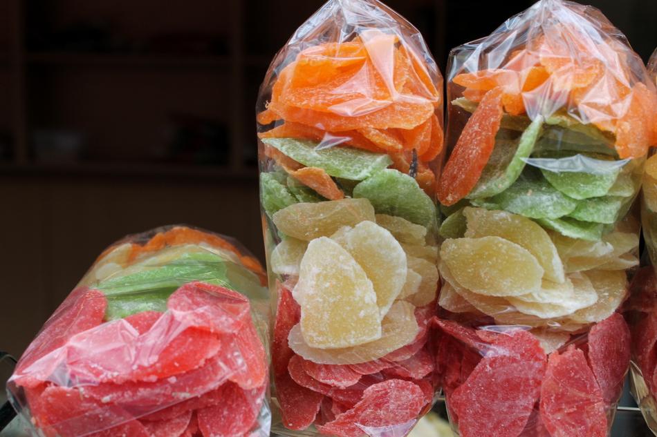 Packaged dried sweet fruits