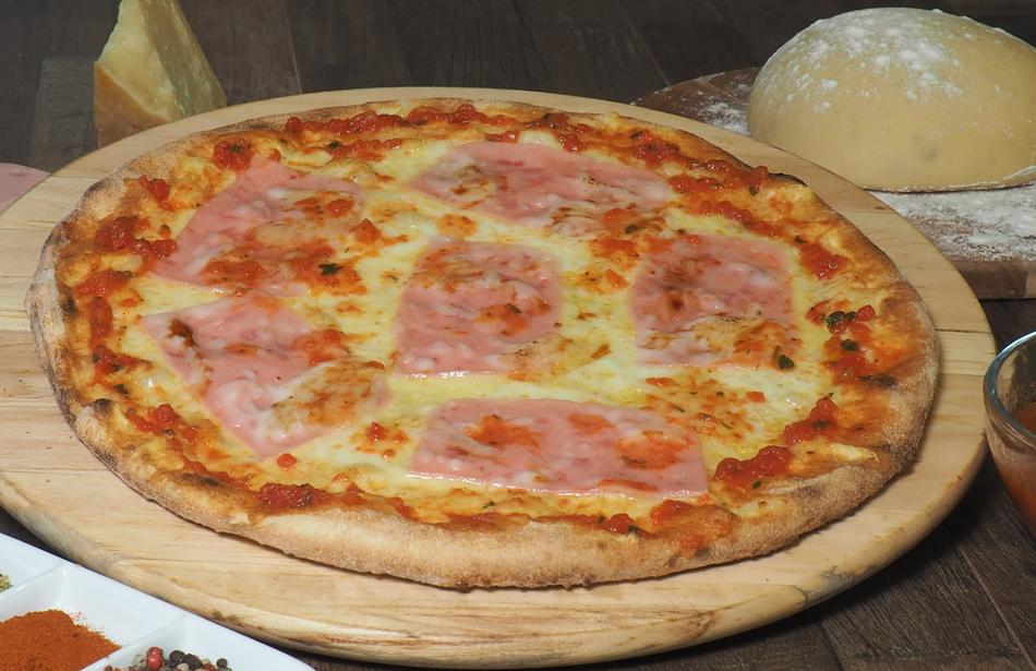cheese pizza with meat