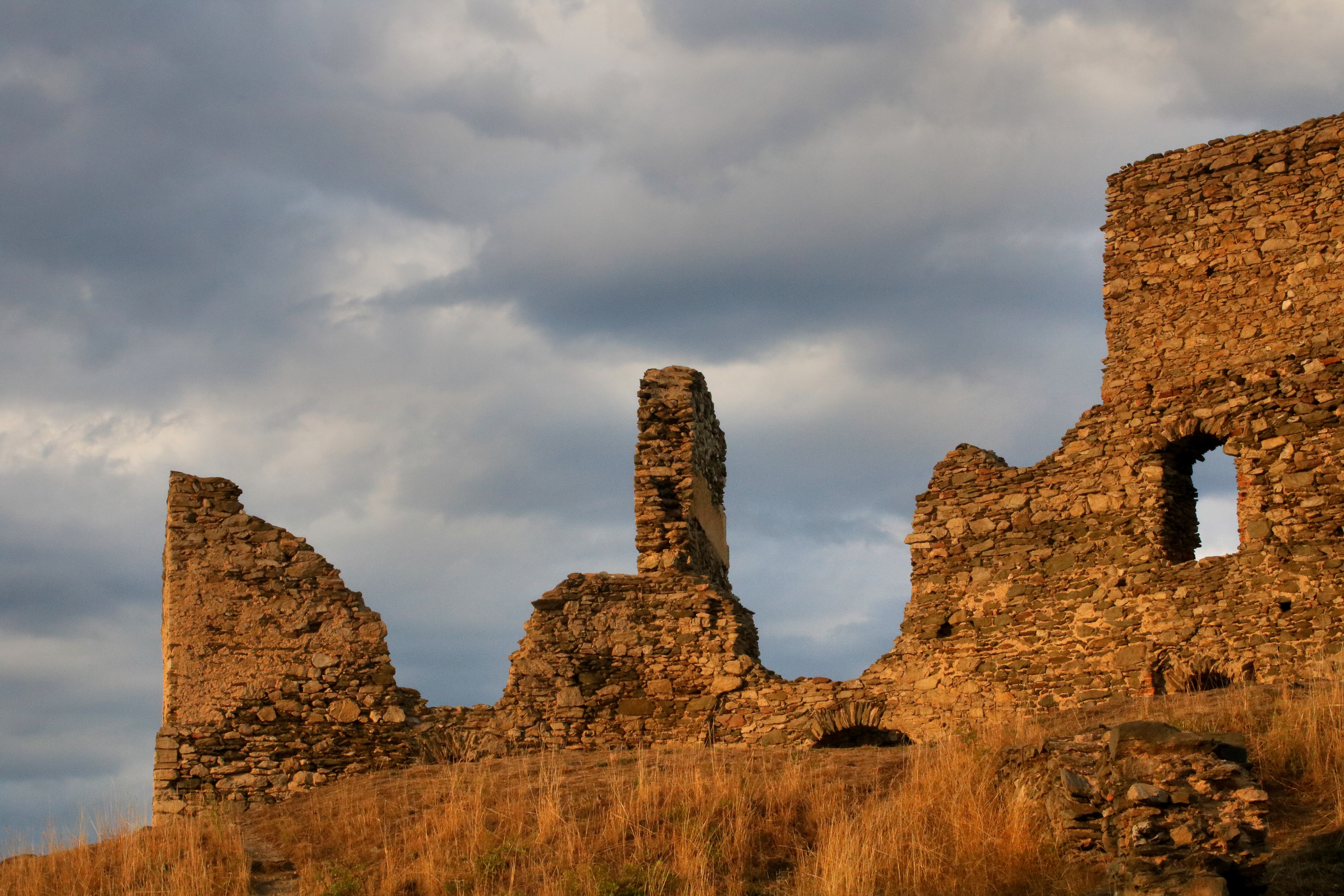 Развалины старинного замка Донауштауф