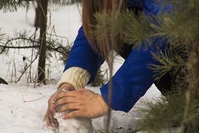 man hands snow