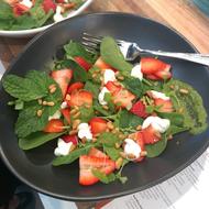 Strawberry salad with yogurt