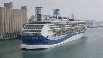 Cruise Ship