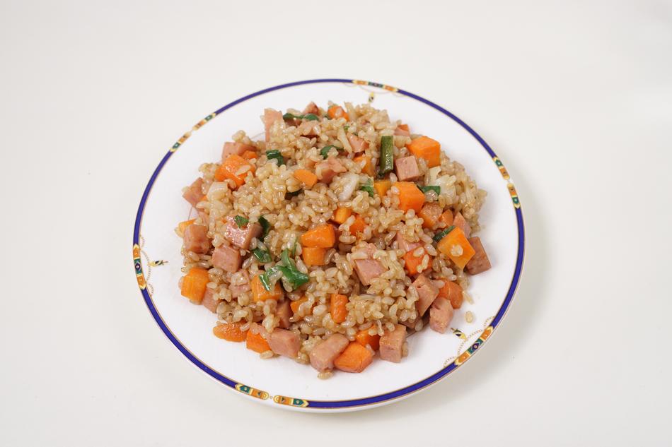 boiled rice with carrots