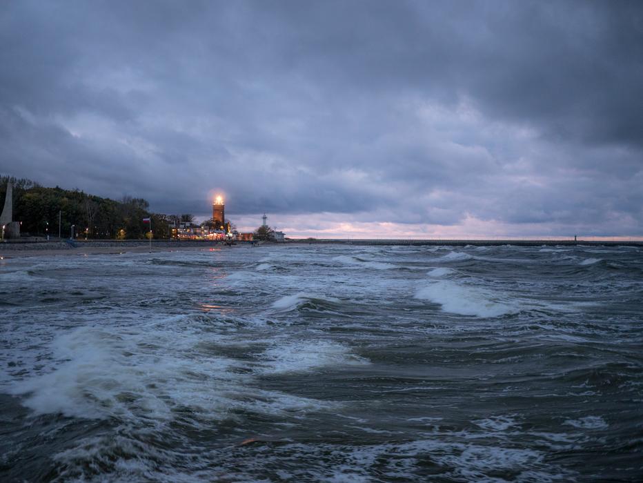 The sea Coast Beach At Court