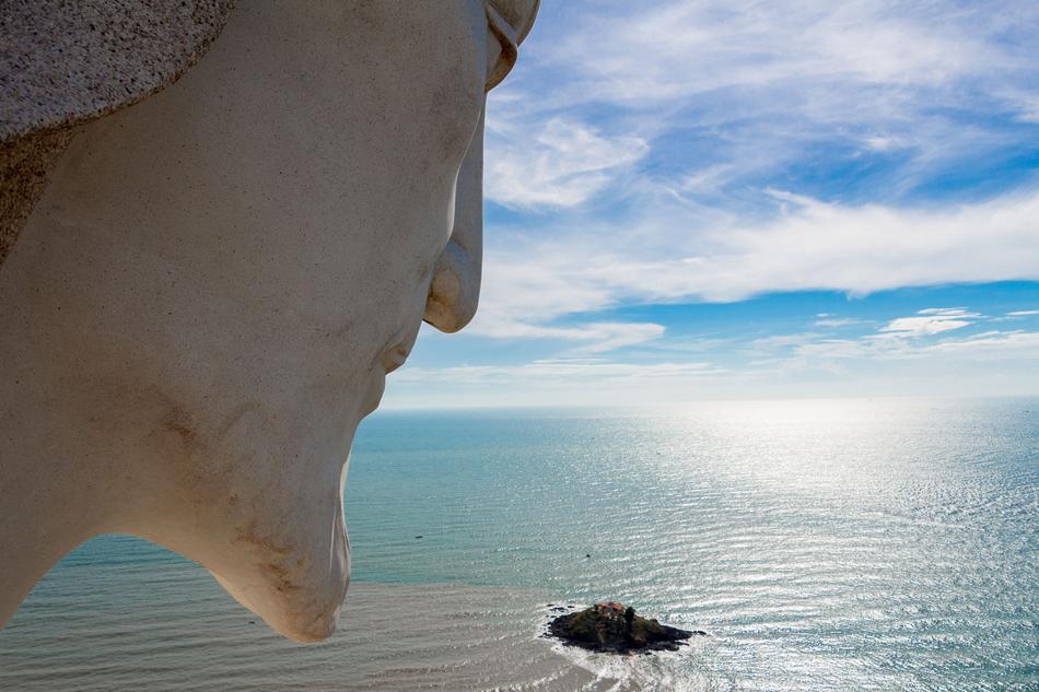 sculpture face island ocean