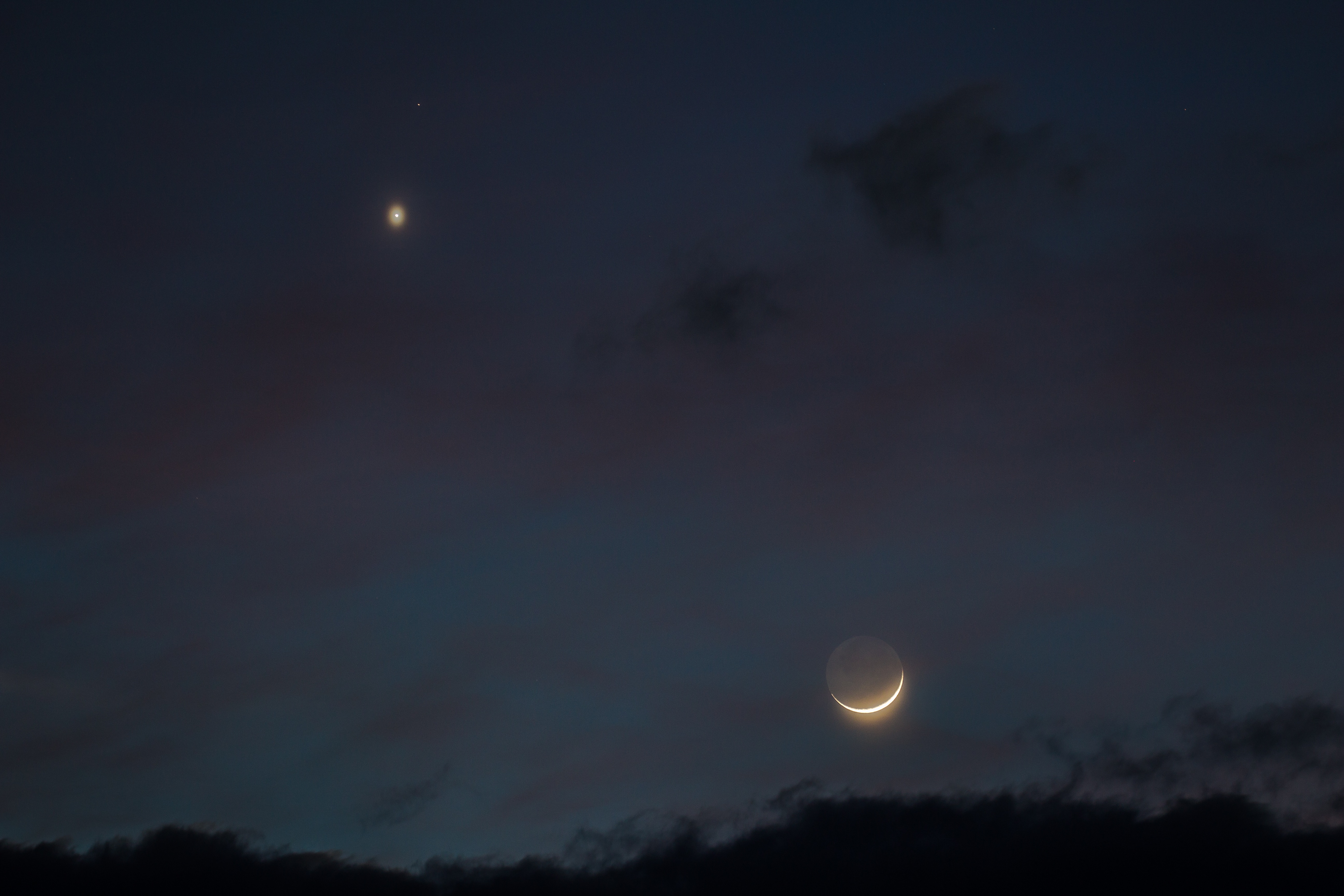 Луна и венера сегодня на небе фото