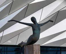 sculpture girl beautifully