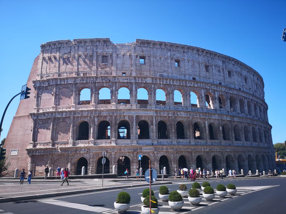 roman italy colosseum history