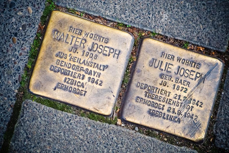 Stumbling Blocks Memory Brass