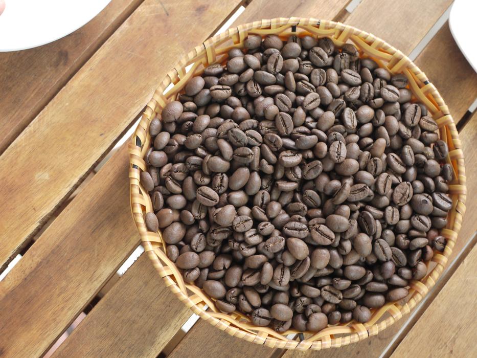 Roasted aromatic grains in a basket