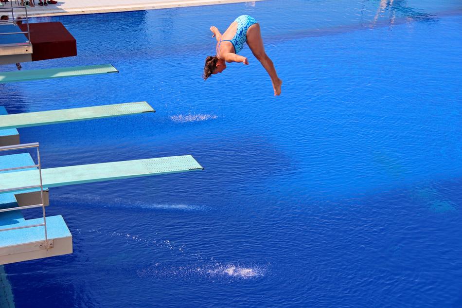 Sport Games Jumping Into Water